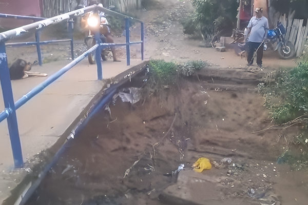 Los habitantes exigen la implementación de soluciones efectivas, como el mejoramiento de los sistemas de drenaje y la limpieza del arroyo El Carito.