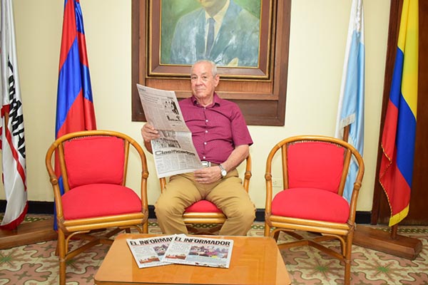 Fotografía del doctor Alfonso Vives Campo, director de EL INFORMADOR en la sala de tertulia ‘Pepe Vives De Andreís’.. 