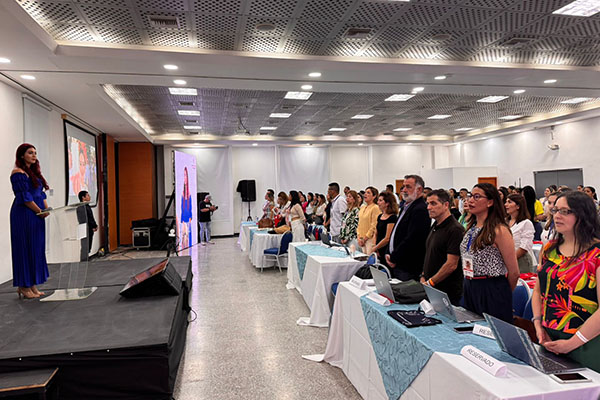El evento se lleva a cabo en el Centro Recreacional Teyuna hasta el 20 de noviembre, y reúne a expertos nacionales e internacionales para discutir las tendencias más relevantes del mundo empresarial.