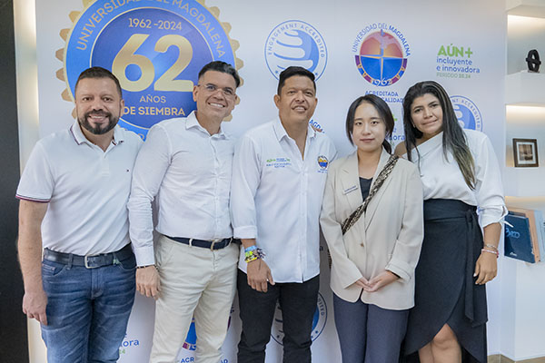 Un equipo de docentes de esta Alma Mater estuvo presente durante el diálogo entre Misong Jung y el doctor Vera Salazar.