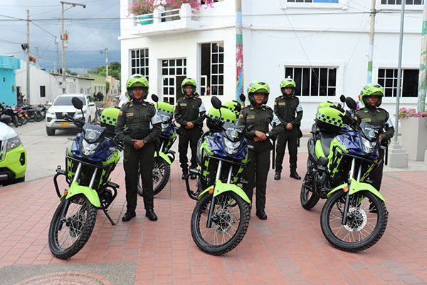 Entrega de seis motocicletas y dos camionetas fueron entregada en Fundación, como parte de un esfuerzo conjunto para mejorar la capacidad operativa del municipio.