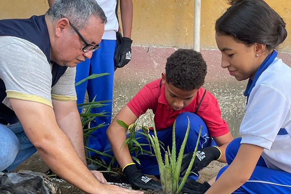 En la Institución Educativa de Bonda sede 1, se desarrollará una huerta escolar donando a la comunidad la respectiva dotación como herramientas, plantas, kits de palas, guantes, entre otros elementos.