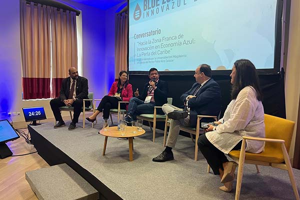 Acompañado de las directivas de la Universidad de Cádiz, por Unimagdalena estaban Pablo Vera, rector y Jorge Elías Caro, vicerrector de Investigación; compartiendo experiencias relacionadas con el mar.
