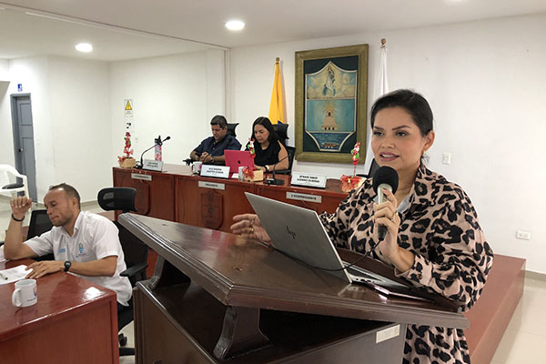 Yolanda González, gerente de Atesa en su intervención en el Concejo de Santa Marta. 