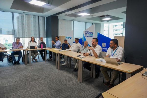 El Agente Especial se comprometió con los usuarios a trabajar con el respaldo del Gobierno nacional para la reducción de las tarifas.