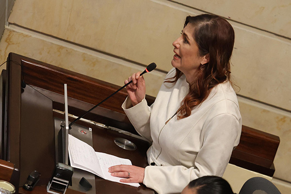 Esta visita forma parte de una serie de encuentros programados en la Costa Caribe, cuyo objetivo es establecer medidas concretas para resolver los conflictos sociales. En la foto la Defensora del Pueblo Nacional Iris Marín Ortiz.