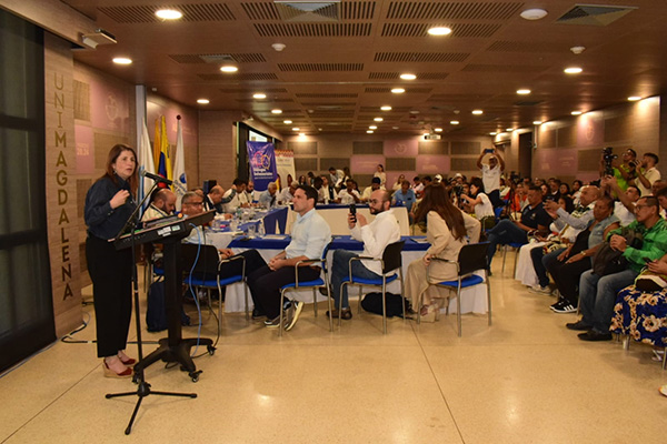 La Defensora del Pueblo, Iris Marín Ortiz, calificó el evento como un esfuerzo necesario para trabajar en los problemas de larga data.
