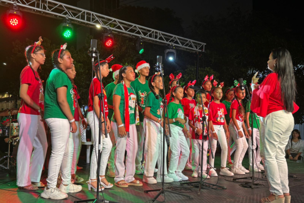 El parque Simón Bolívar se convirtió en el escenario principal de este gran encuentro, en el que las familias enteras disfrutaron de las extraordinarias voces de coros locales, departamentales y nacionales.