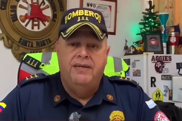 El Capitán Ricardo Chahín Muñoz del Cuerpo de Bomberos de Santa Marta.