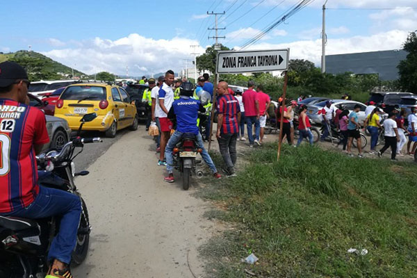 Uno de los episodios más recordados por los samarios ocurrió el 13 de noviembre de 2019, cuando el árbitro Wilman Roldán y varios asistentes al partido se vieron atrapados en un congestionado tráfico en las trochas que conducen al Bureche