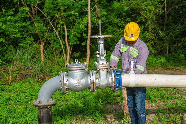 Dentro de las acciones se realizó la ampliación de la planta de Agua Potable El Roble, en la que se logró aumentar el caudal pasando de 380 a 450 litros por segundo