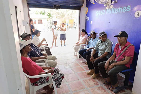 La comunidad recibió con beneplácito este subsidio que busca dignificar la vida de estas personas de la tercera edad.