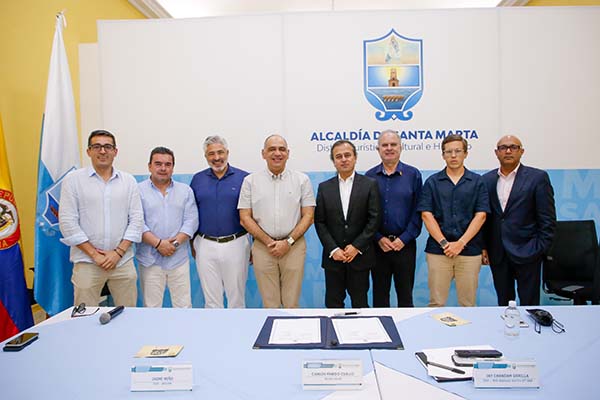 Carlos Pinedo Cuello, alcalde de Santa Marta firmó un memorando de entendimiento con el CEO, Robert Rodríguez, Nc Digy Smart Cities Llc y el presidente de Gorilla Technology, Jay Chandan. 