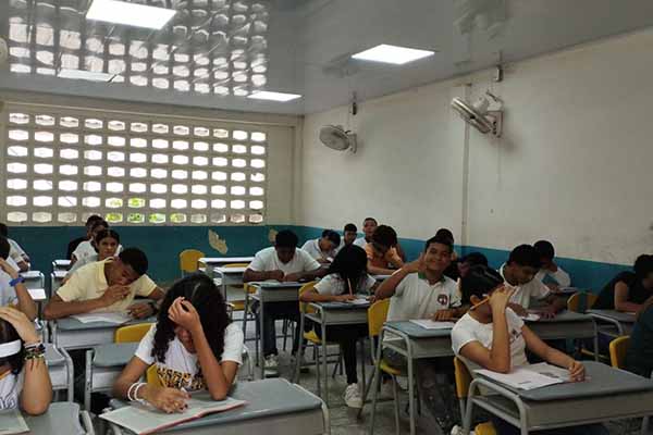 La I.E.D. El Pando ofrece a los estudiantes métodos de enseñanza que permiten fomentar tanto sus habilidades académicas como sus talentos individuales.