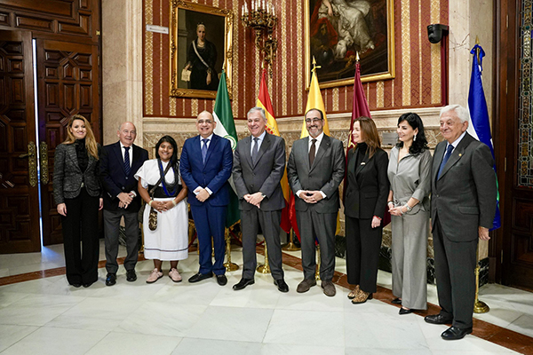 Carlos Pinedo Cuello, alcalde de Santa Marta, José Luis Sanz Ruiz, alcalde de Sevilla, España, Sergio Díazgranados, presidente ejecutivo del Banco de Desarrollo de América Latina y el Caribe, Carmen Caballero, presidenta de ProColombia, Guna Chaparro, lideresa del pueblo Arhuaco entre otros funcionarios.