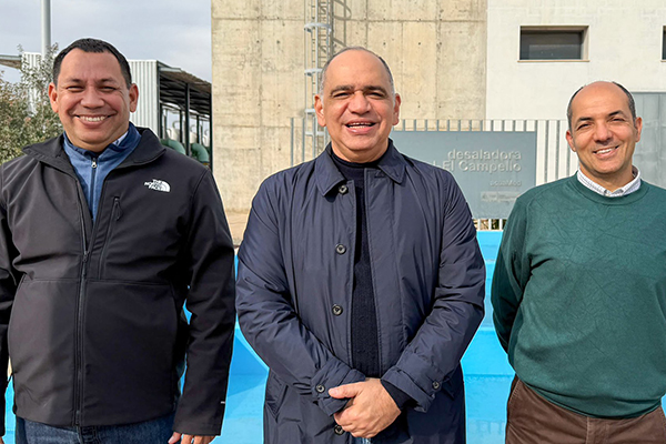 Carlos Pinedo Cuello, alcalde de Santa Marta; Luis Felipe Gutiérrez, secretario de Infraestructura y Carlos Fernández Garrote, jefe de la planta Desalinizadora de Mutxanel, Alicante, España. 