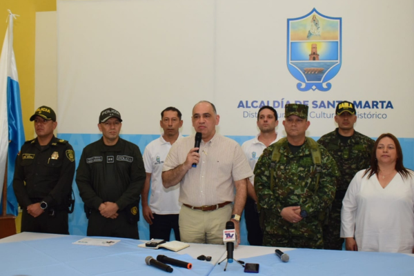 El alcalde, Pinedo, destacó que, la mayoría de los homicidios recientes en la ciudad involucran personas con antecedentes judiciales.
