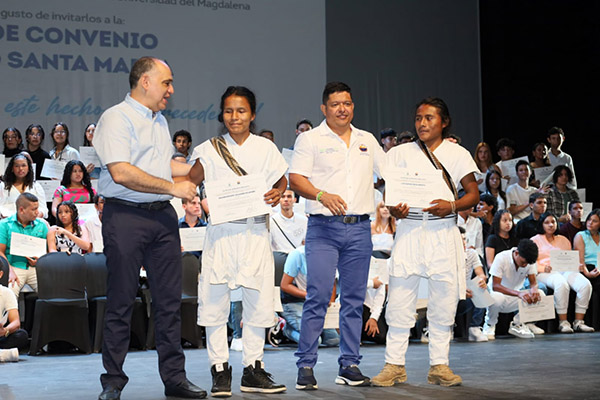 Cerca de 60 estudiantes son de Instituciones Educativas de la zona rural y 25 pertenecen a las etnias asentadas en la Sierra Nevada como: Kogui, Wiwa y Arhuacos. Cerca de 60 estudiantes son de Instituciones Educativas de la zona rural y 25 pertenecen a las etnias asentadas en la Sierra Nevada como: Kogui, Wiwa y Arhuacos.