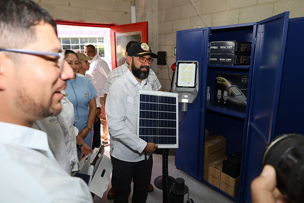 Andrés Camacho, ministro de Minas y Energía durante uno de los eventos a los que asistió en Santa Marta.