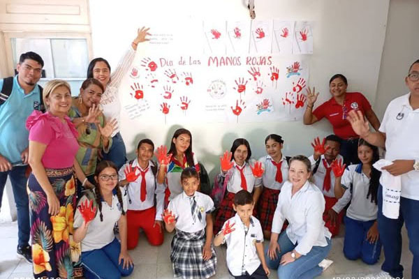 Estuvieron presentes miembros de la Secretaría de Salud, Educación, Cultura y Deporte, así como otros representantes de la Alcaldía Municipal.