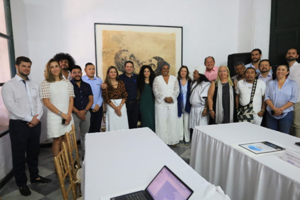 Integrantes de la Comisión Preparatoria del Quinto Centenario de Santa Marta, entre ellos Marcela Sierra, Patricia Caycedo, Camilo George y Kadamani Yannai, ministra de Cultura.