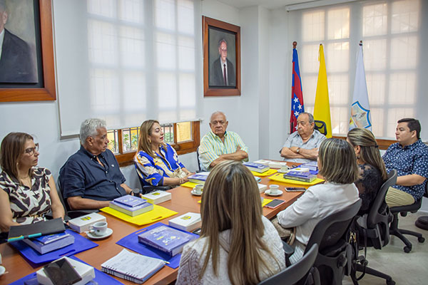 Estas iniciativas buscan cerrar la brecha entre la teoría y la práctica en la enseñanza del Derecho Laboral.