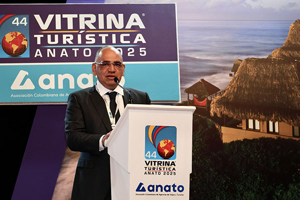 Carlos Pinedo Cuello, alcalde de Santa Marta en la Feria de Turismo más importante de Colombia, Anato 2025 que se realiza en la ciudad de Bogotá.