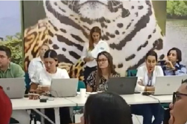 En el encuentro que busca ampliar por cuatro años más la licencia en palangana, los actores enfatizaron en la necesidad de migrar hacia un modelo de disposición final más sostenible, alineado con las políticas nacionales de Basura Cero. En el encuentro que busca ampliar por cuatro años más la licencia en palangana, los actores enfatizaron en la necesidad de migrar hacia un modelo de disposición final más sostenible, alineado con las políticas nacionales de Basura Cero.