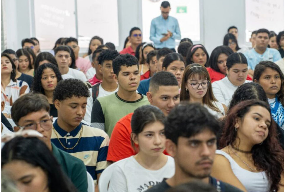 El funcionamiento de estas nuevas tecnologías revoluciona la educación en la Corporación Bolivariana del Norte mediante la creación de experiencias inmersivas en realidad virtual XR y VR.