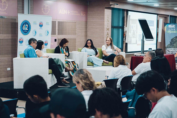 Durante el evento de Unimagdalena, se generó un conversatorio para discutir sobre justicia ambiental y climática.