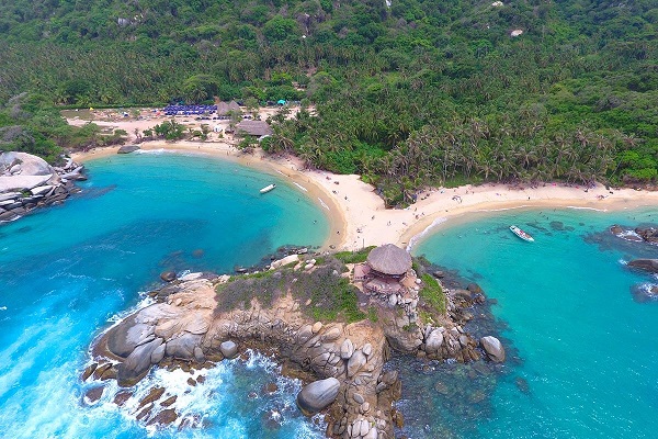 Los cabildantes de Santa Marta criticaron el cobro de entrada a los samarios para ingresar a las playas de la reserva natural argumentando que si las ganancias no se reflejan en mejoras para la ciudad no deberían aplicarse tarifas a los locales.