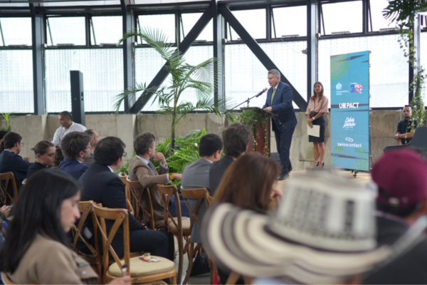 Líderes empresariales, productores, aliados internacionales y representantes del sector público se reunieron en el Jardín Botánico de Bogotá para impulsar el futuro de la bioeconomía en Colombia.