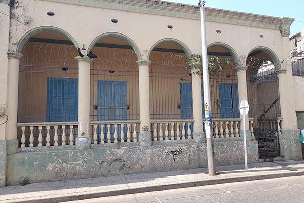 Esta edificación localizada en la calle Cangrejalito (calle 11), entre la Avenida Campo Serrano y la carrera cuarta, abandonada desde hace muchos años, su terraza se convirtió en dormitorio para habitantes en condición de calle. Esta edificación localizada en la calle Cangrejalito (calle 11), entre la Avenida Campo Serrano y la carrera cuarta, abandonada desde hace muchos años, su terraza se convirtió en dormitorio para habitantes en condición de calle.