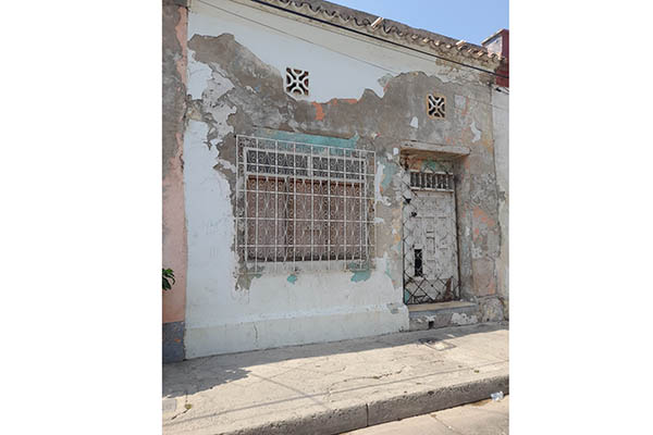 Esta vivienda, que contribuye al deterioro del Centro Histórico y a su mal aspecto, está ubicada sobre la calle Cangrejalito (calle 11), entre carreras segunda y tercera. Esta vivienda, que contribuye al deterioro del Centro Histórico y a su mal aspecto, está ubicada sobre la calle Cangrejalito (calle 11), entre carreras segunda y tercera.