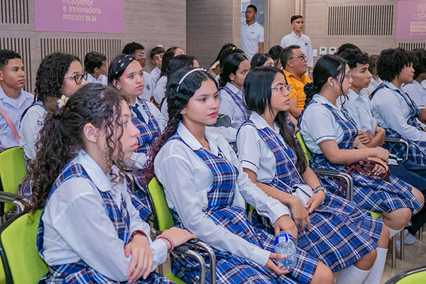 Estudiantes de diferentes instituciones públicas del Distrito conocieron los detalles de esta iniciativa liderada por Unimagdalena.. 