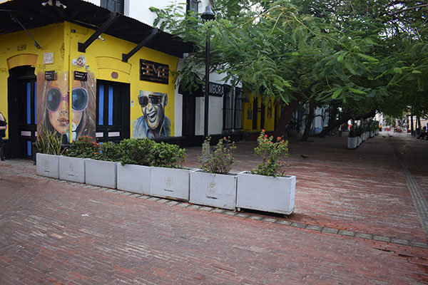 Fachada de un local comercial en la esquina de la calle Tumbacuatro (calle 19) con carrera tercera, Parque Santander o ‘Los Novios’. Fachada de un local comercial en la esquina de la calle Tumbacuatro (calle 19) con carrera tercera, Parque Santander o ‘Los Novios’.