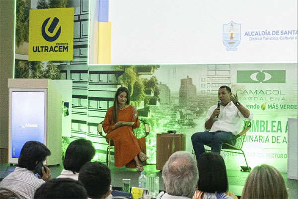 Patricia Caicedo, Secretaria de Planeación y Luis Felipe Gutiérrez, Gerente de Infraestructura del Distrito de Santa Marta en su intervención.