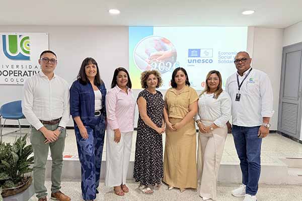 El evento reunió a estudiantes, profesores, representantes de cooperativas, empresas asociativas y directivos del campus, entre ellos la directora del campus.  Foto Universidad Cooperativa de Colombia Campus Santa Marta 