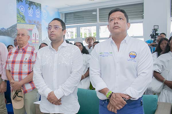 Pablo Vera Salazar, Rector de la Unimagdalena, en compañía de Ricardo Moreno Patiño, viceministro de Educación Superior, entre otros.