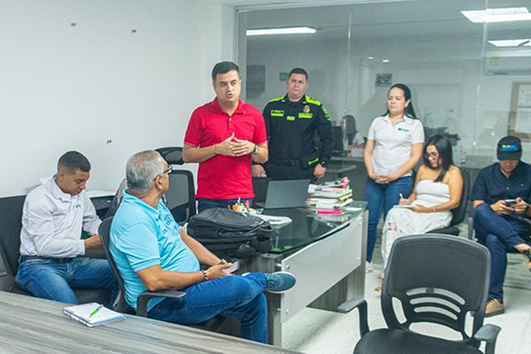 Edward Orozco, Personero también hace seguimiento a Atesa, verificando que cumpla con los horarios establecidos y las condiciones técnicas del contrato.