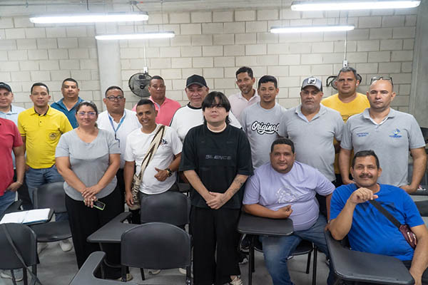 120 taxistas ya iniciaron el proceso de formación y la meta es llegar a 500 capacitados en un segundo idioma.