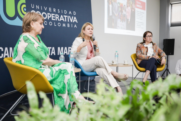 Durante el evento, la directora del Campus invitó a las decanas y decanos a socializar con los presentes algunos de los proyectos de proyección social asumidos por cada facultad.