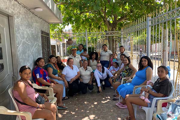 Madres de familia beneficiadas en las jornadas de socialización en el Magdalena.