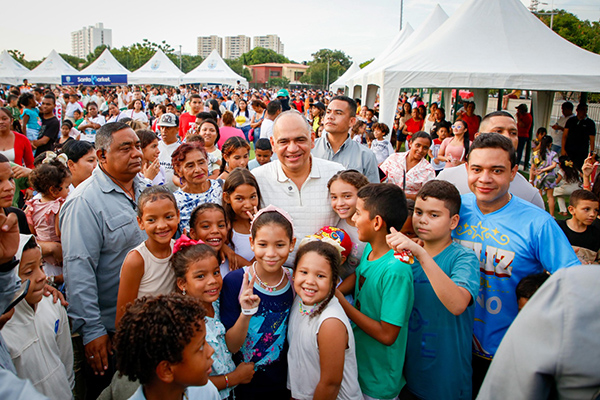 El alcalde Carlos Pinedo Cuello se contagió con la alegría de niños que cumplieron la invitación para la celebración de su día