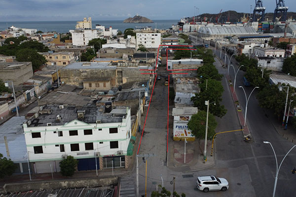  Este es el trayecto que debe seguir la Calle del Comercio hasta la carrera tercera, pero es obstaculizado en la carrera cuarta por un parqueadero ilegal de tractomulas.