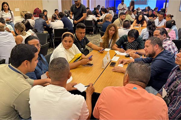 Durante la apertura del evento, representantes de entidades clave, tanto del ámbito público como privado, compartieron cómo contribuyen desde sus áreas de trabajo al desarrollo del agro en el Magdalena.