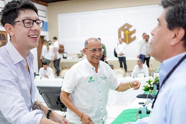 En representación de la Alma Mater, el doctor Oscar García Vargas, vicerrector Académico junto al ministro de Educación Nacional, Daniel Rojas Medellín. En representación de la Alma Mater, el doctor Oscar García Vargas, vicerrector Académico junto al ministro de Educación Nacional, Daniel Rojas Medellín.