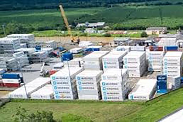 Imagen de contenedores en la empresa exportadora de banano Uniban.