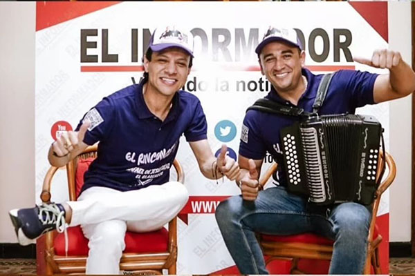 Rafael de Jesús Díaz, hijo de Diomedes Díaz con su acordeonero José Sánchez, en el periódico EL INFORMADOR, como parte de su gira de medios por el lanzamiento de su nuevo sencillo. 