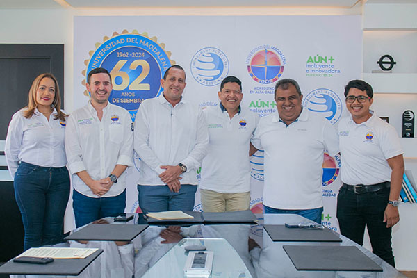 Pablo Vera Salazar, Rector de Unimagdalena en compañía de Juan Pablo Vargas Arias, alcalde de Algarrobo, y José David Escorcia Pérez, Alcalde de Remolino y funcionarios de la institución. Pablo Vera Salazar, Rector de Unimagdalena en compañía de Juan Pablo Vargas Arias, alcalde de Algarrobo, y José David Escorcia Pérez, Alcalde de Remolino y funcionarios de la institución.